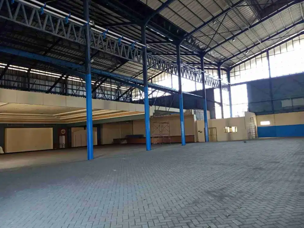 Disewakan Gudang 3750 m2 Raya Tambak Langon Parkiran Luas Setengah Paving