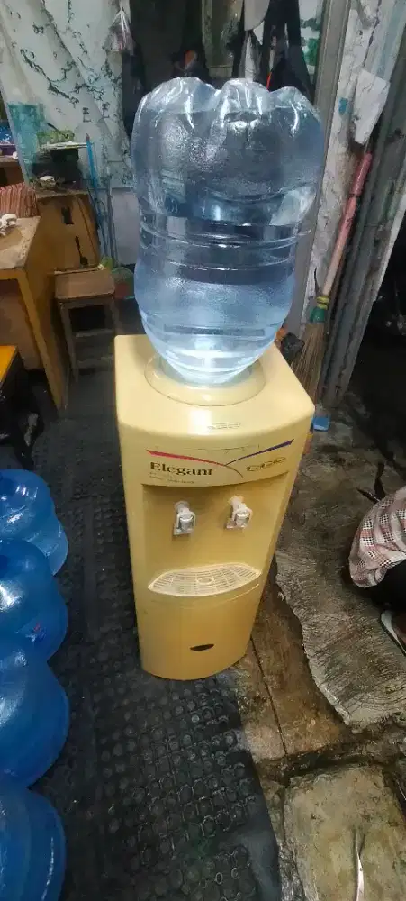 Dispenser panas dingin