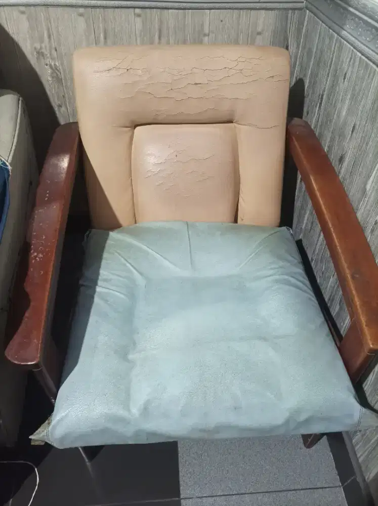 bangku kayu jati kondisi Masih dipakai siap angkut mur mer Dan kuat