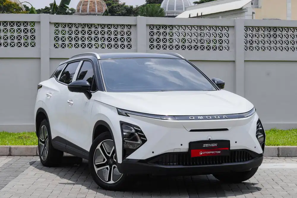 Chery Omoda E5 Listrik Sunroof Two Tone AT Matic 2024 Putih.