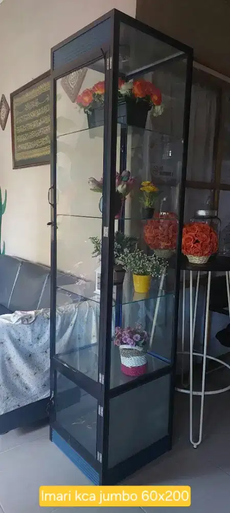 Lemari kaca jumbo