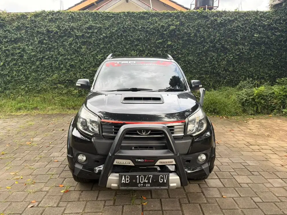 Toyota Rush Hitam Matic 2016