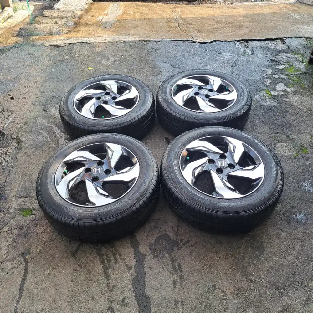 Velg dan ban r15 oem honda mobilio rs