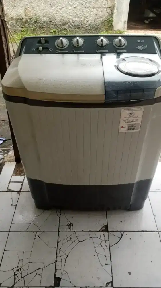mesin cuci 2 tabung Merek LG