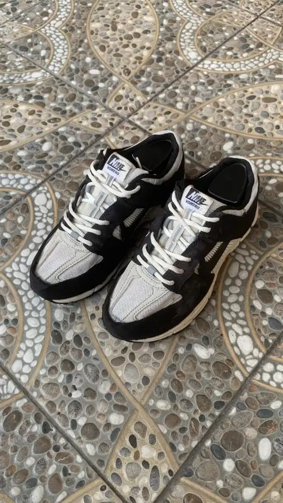 Nike vomero 5 timeless panda dunk