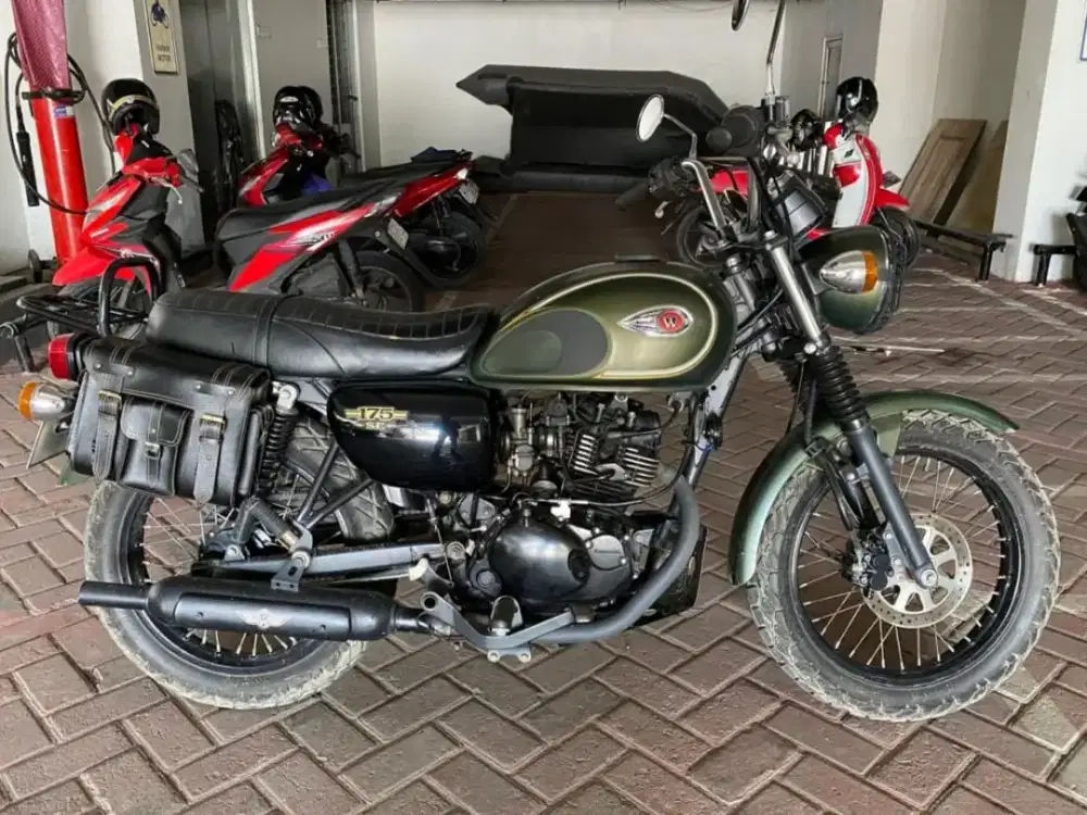 Kawasaki W175 SE Green Army