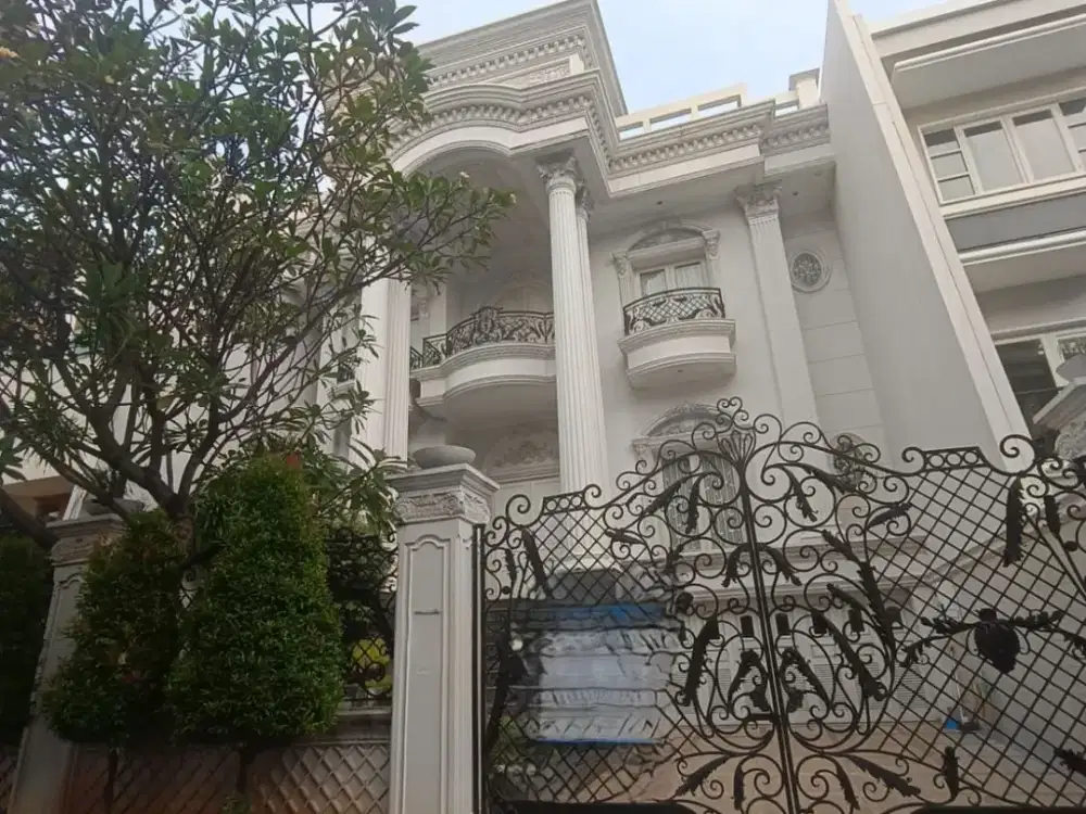 Rumah mewah bebas banjir Bukit Gading Mediterania Kelapa Gading