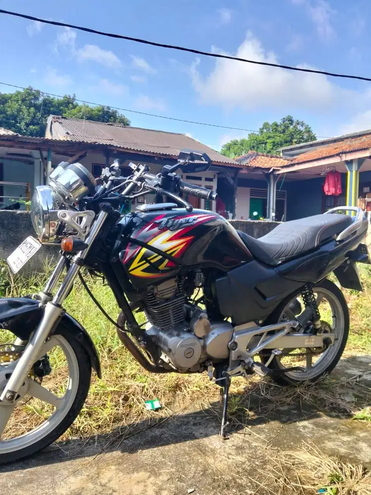 JUAL MOTOR HONDA TIGER 2000