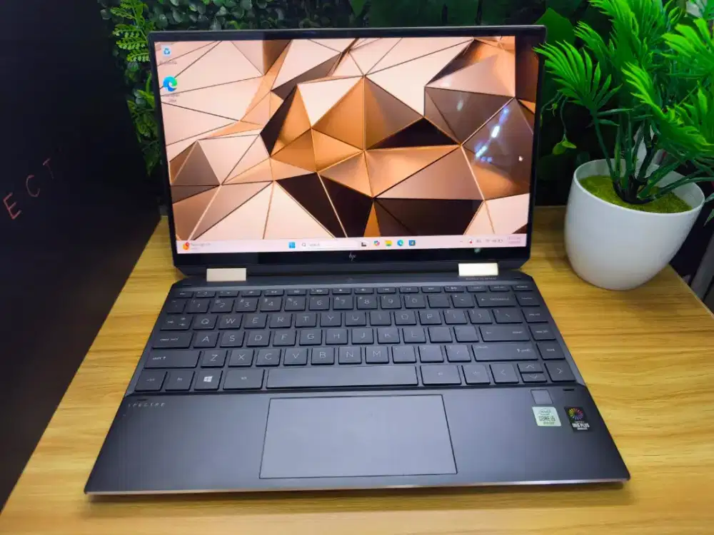 Hp spectre x360
Ci5-1035G4/8GB/512GB/Iris XE/13  FHD IPS W11