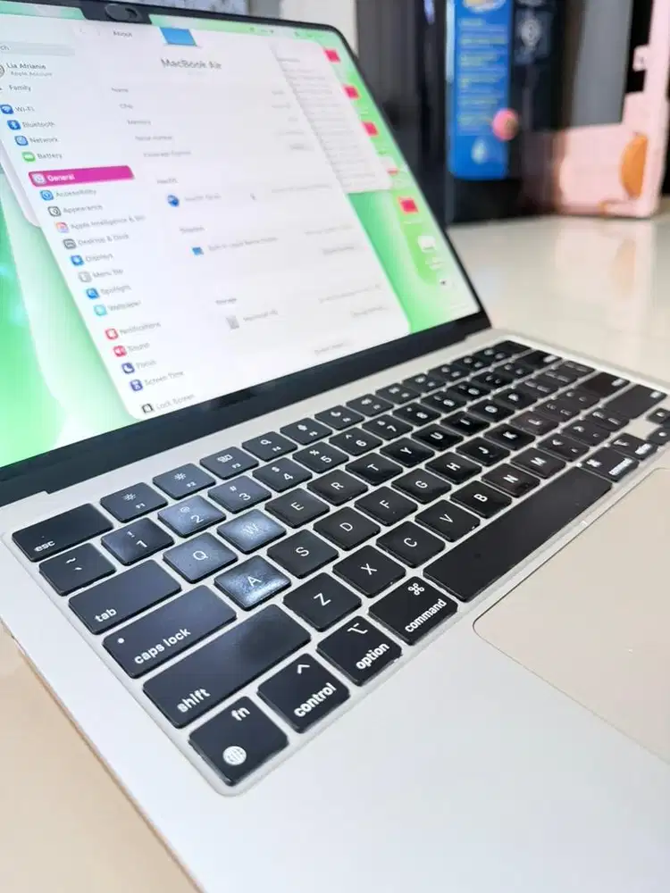 Jual Macbook air M2 8GB warna starlight