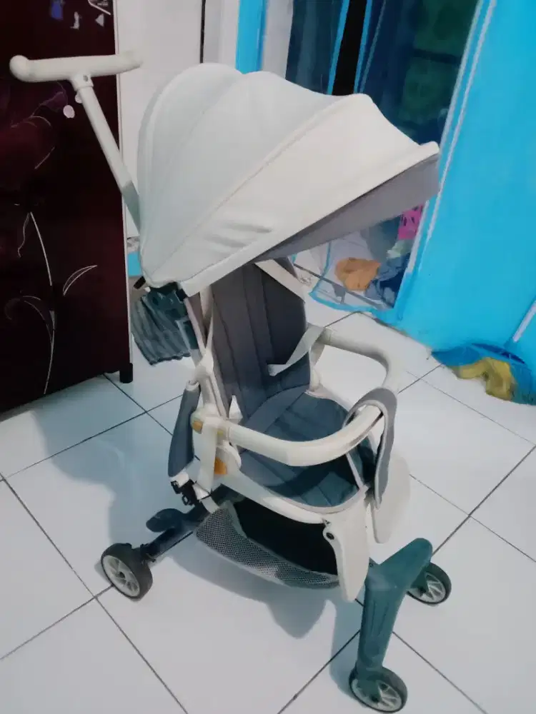 Stroler bayi mm Flight putih abu