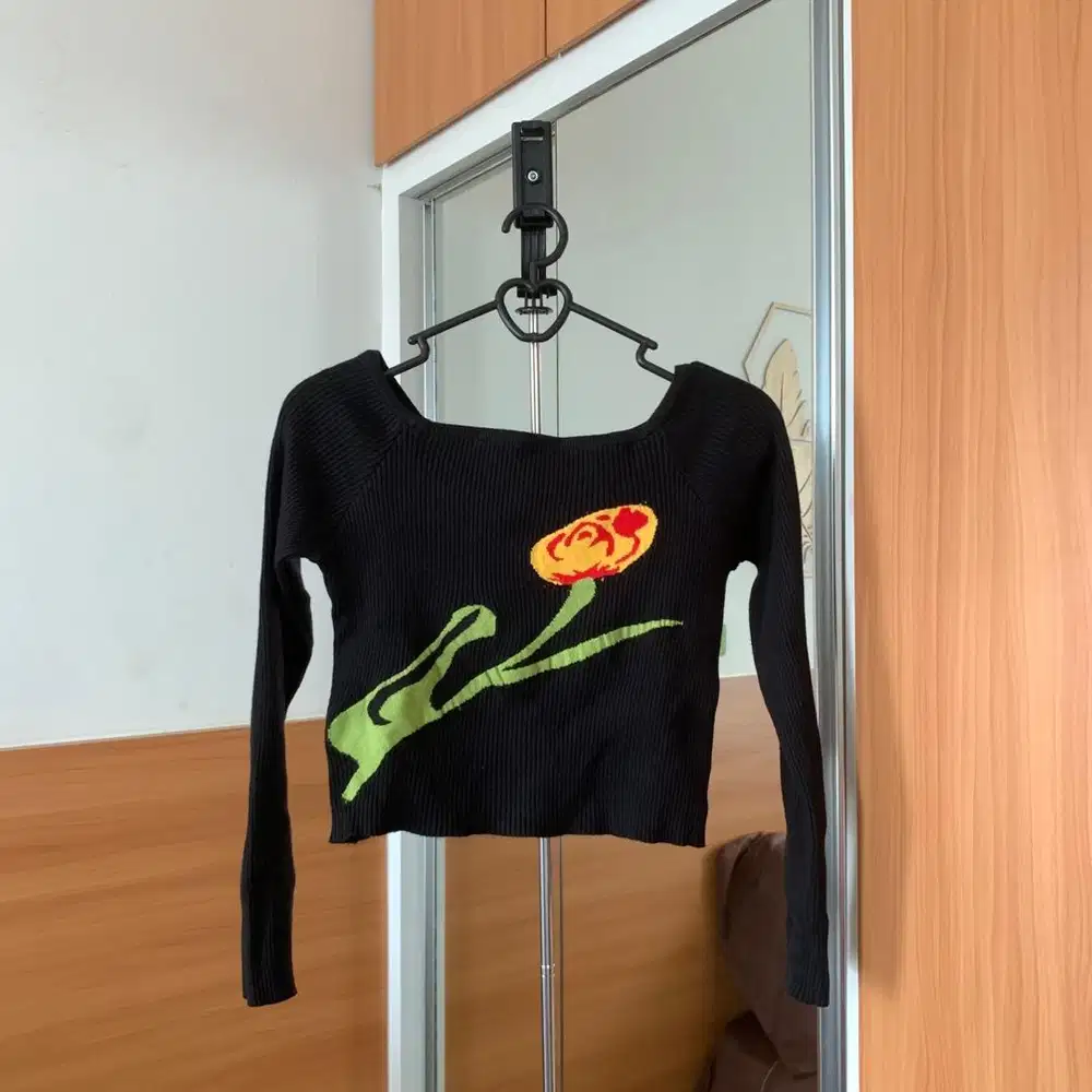 Cropped Knit Long Sleeve Top (Black)