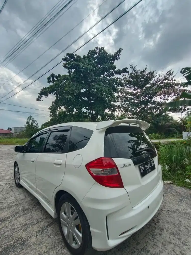 HONDA JAZZ RS MATIC 2012