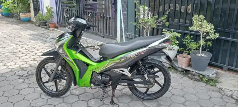 SUPRA X 125 HELM IN 2012