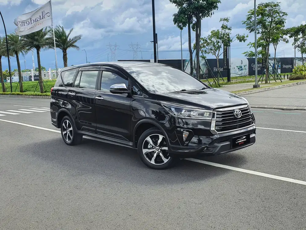 TOYOTA KIJANG INNOVA VENTURER 2.4 DIESEL 2022 HITAM SOLAR