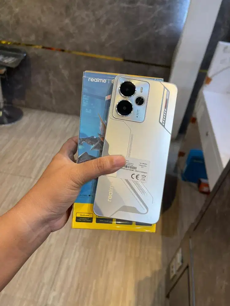 Realme 14 5G Silver 8/256gb Garansi Mei 2026