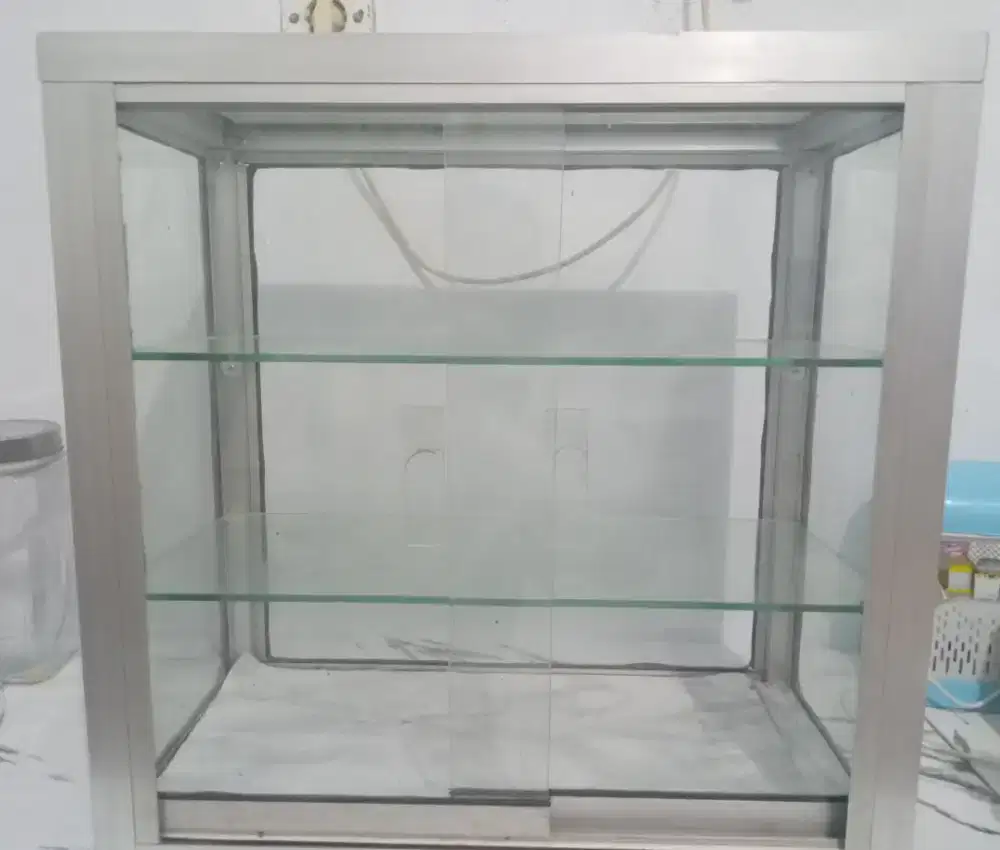 Dijual etalase kaca kecil