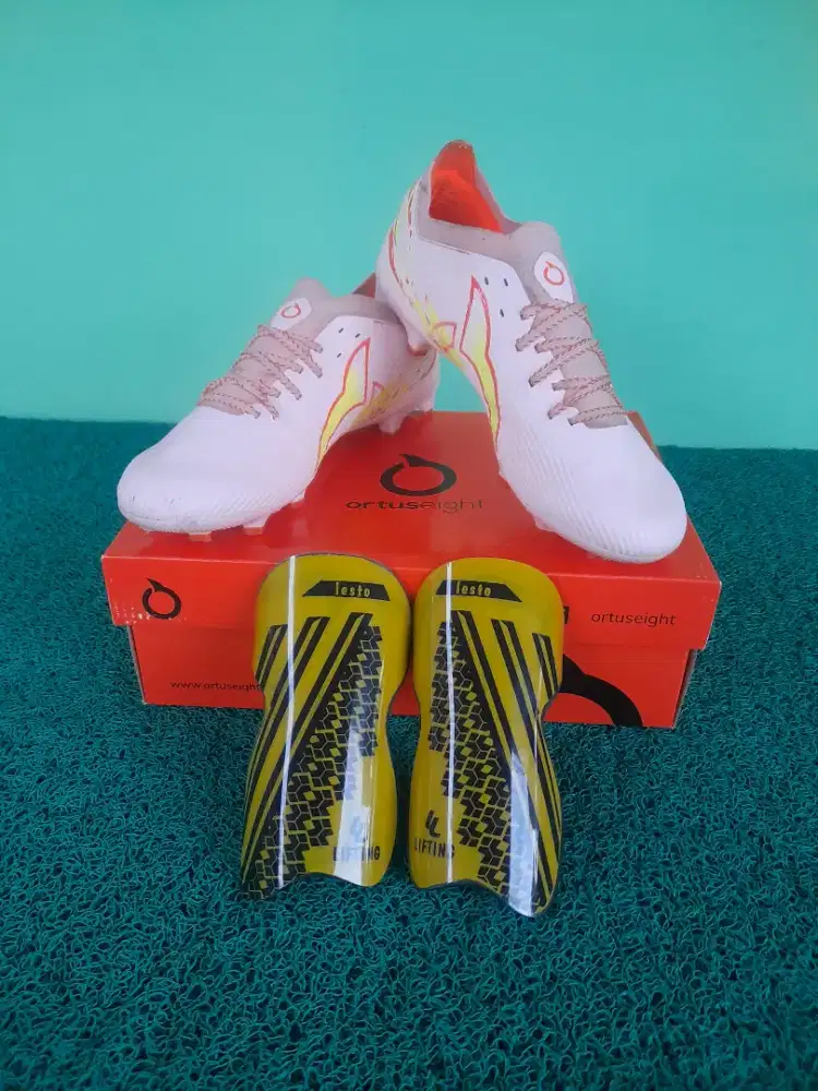 Sepatu bola ortuseight catalyst liberte V5