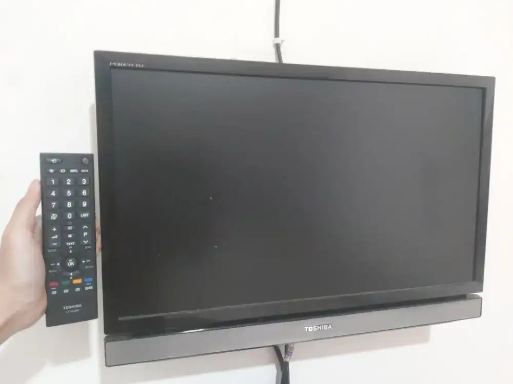 JUAL MURAH TV LED TOSHIBA 23 INCH+REMOTE, MASIH BAGUS&NORMAL SPT FOTO