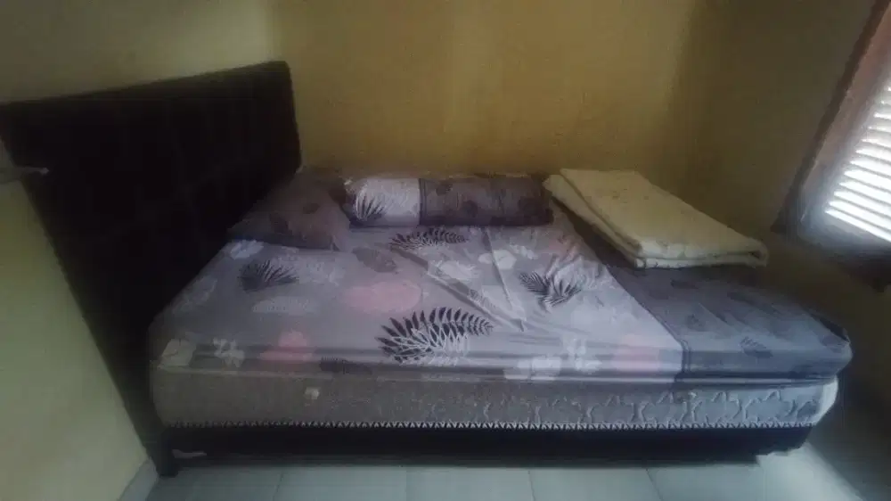 Tempat Tidur 160 x 200 cm