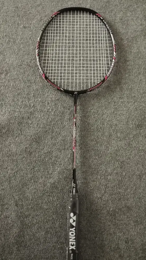 Raket badminton Yonex