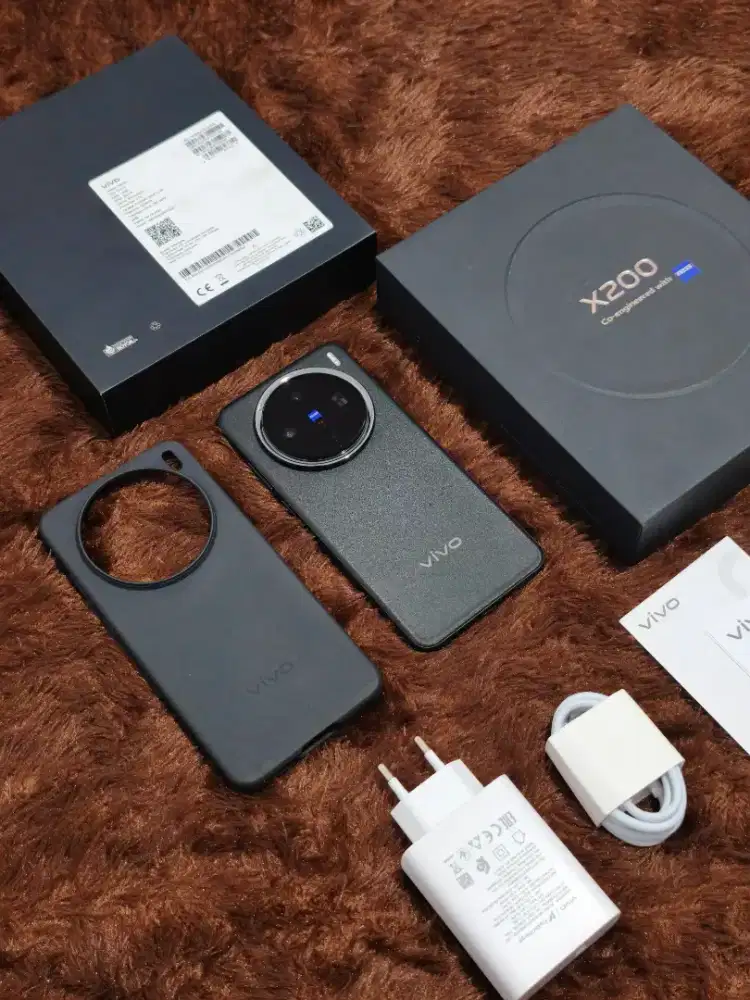 Vivo X200 12/256GB Resmi Garansi 8 Juni 2026 - Black