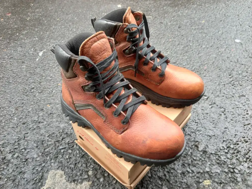 Sepatu safety redwing size 39
