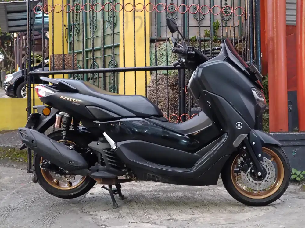 Nmax abs tahun 2021 low km 21rb/tt boleh gan cash lebih bagus