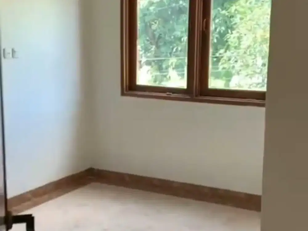 Dijual Rumah Taman Surya 5 Semi Furnish Jakarta Barat