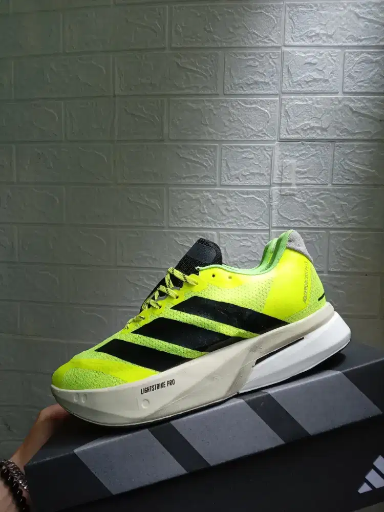 SEPATU BRANDED ADIDAS