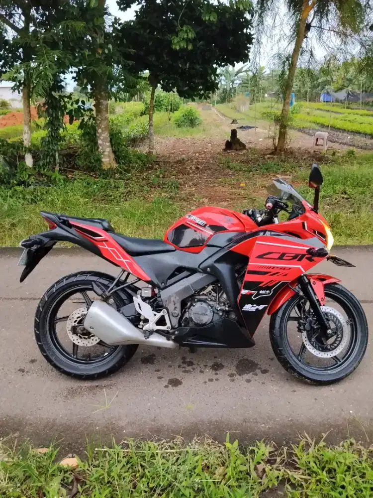 HONDA CBR 150 RC