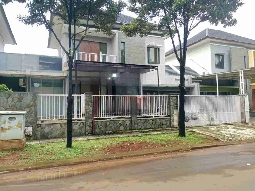 Disewakan Rumah Tingkat Mewah Pinggir Jalan Raya Heliconia