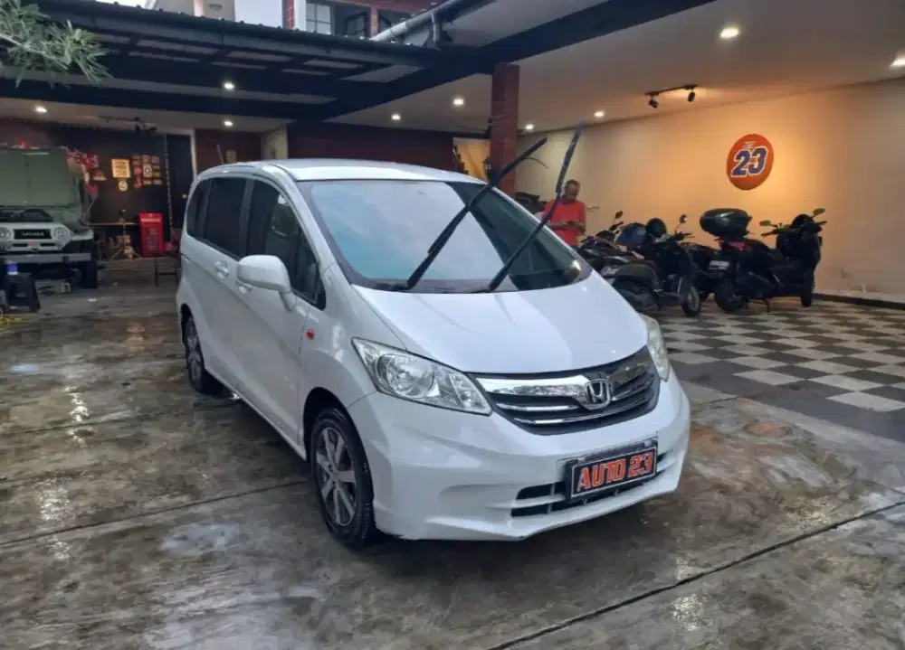 TERMURAH HONDA FREED SD AT PUTIH BEST UNIT