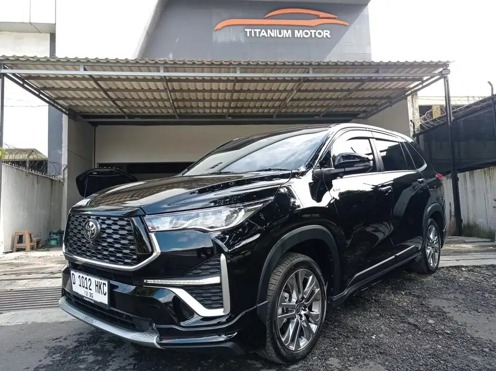 KM 900 ANTIK Toyota Kijang Innova Zenix Q Hybrid Modelista Black 2025