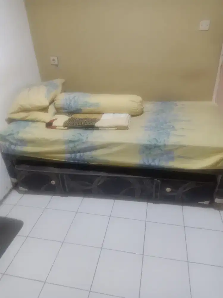 1 set tempat tidur springbed deluxe + lemari pakaian 2 pintu
