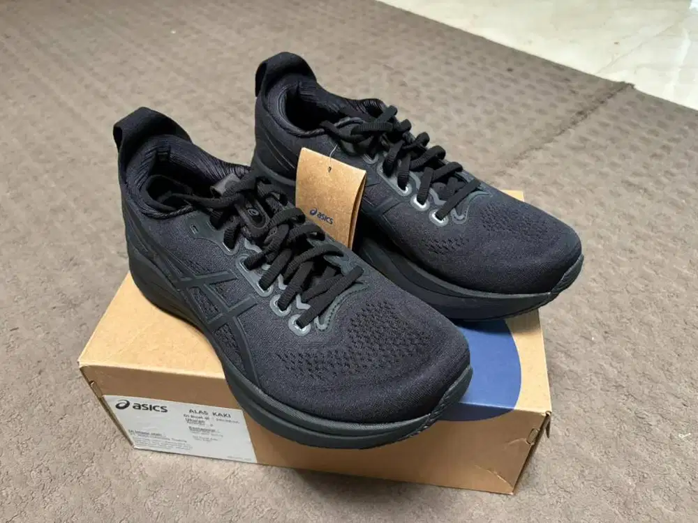 Asics Gel Kayano 32 - Full Black BNIB