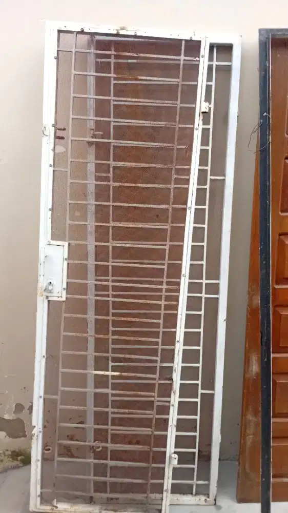 Jual Cepat ; kusen, pintu, terali, engsel, kayu,