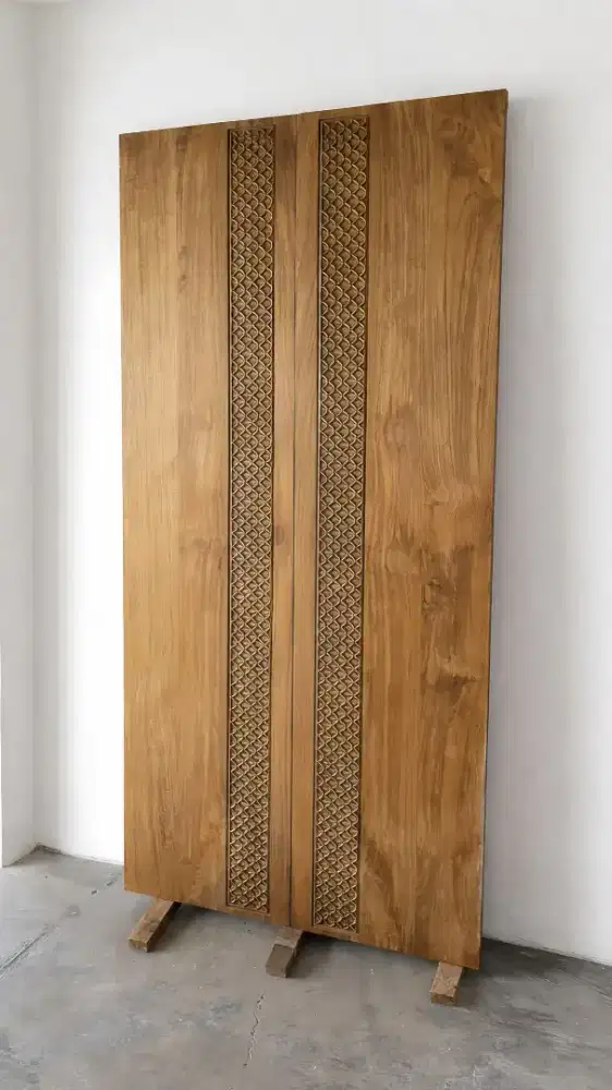 Pintu rumah kayu jati