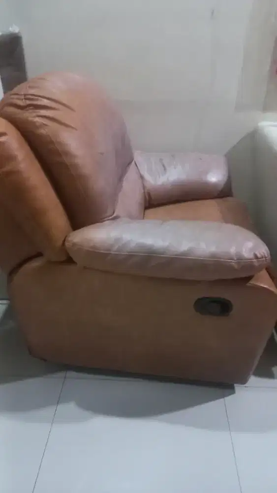 Sofa recliner kulit singel bekas