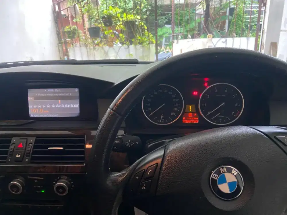 523i - 2010 . Original overall