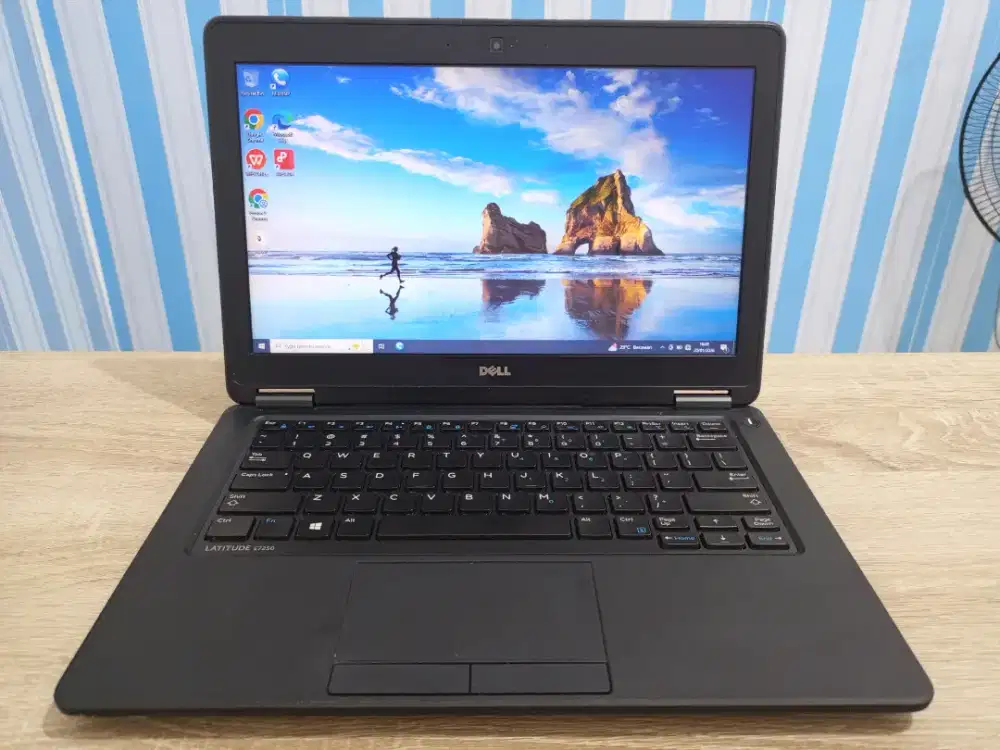 Dell Latitude E7250 Intel Core i5-5300U 2.30GHz RAM 8 GB | SSD 128 GB