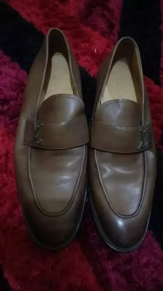 Sepatu Louis Vuitton