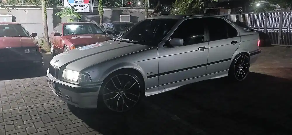 BMW 318i 1996 Bensin