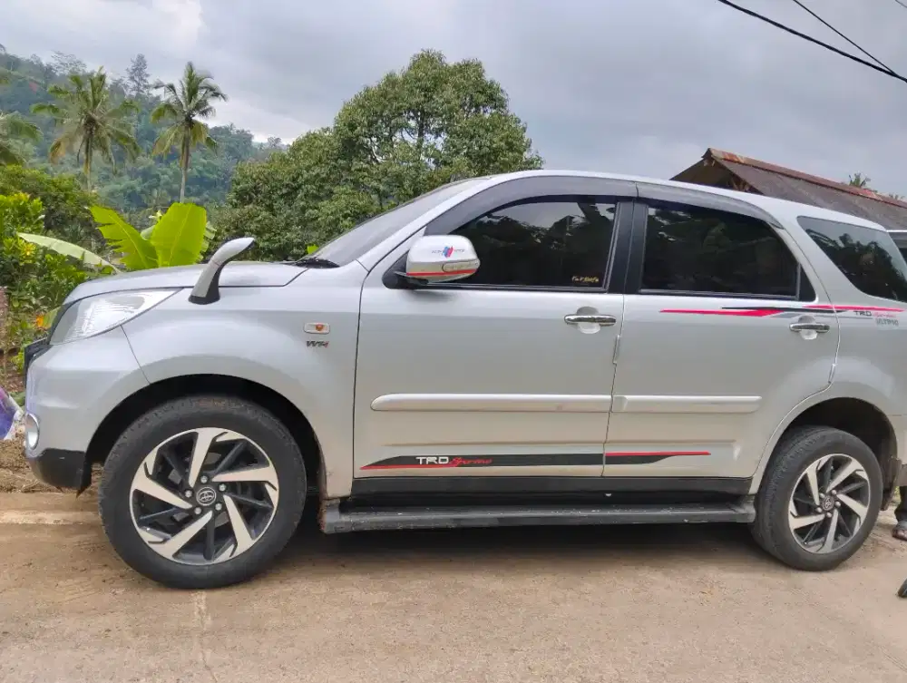 Di maharin aja ni velg oem rush R17
Good condition 98% mulus