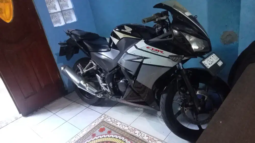 Honda CBR 150R thn 2015