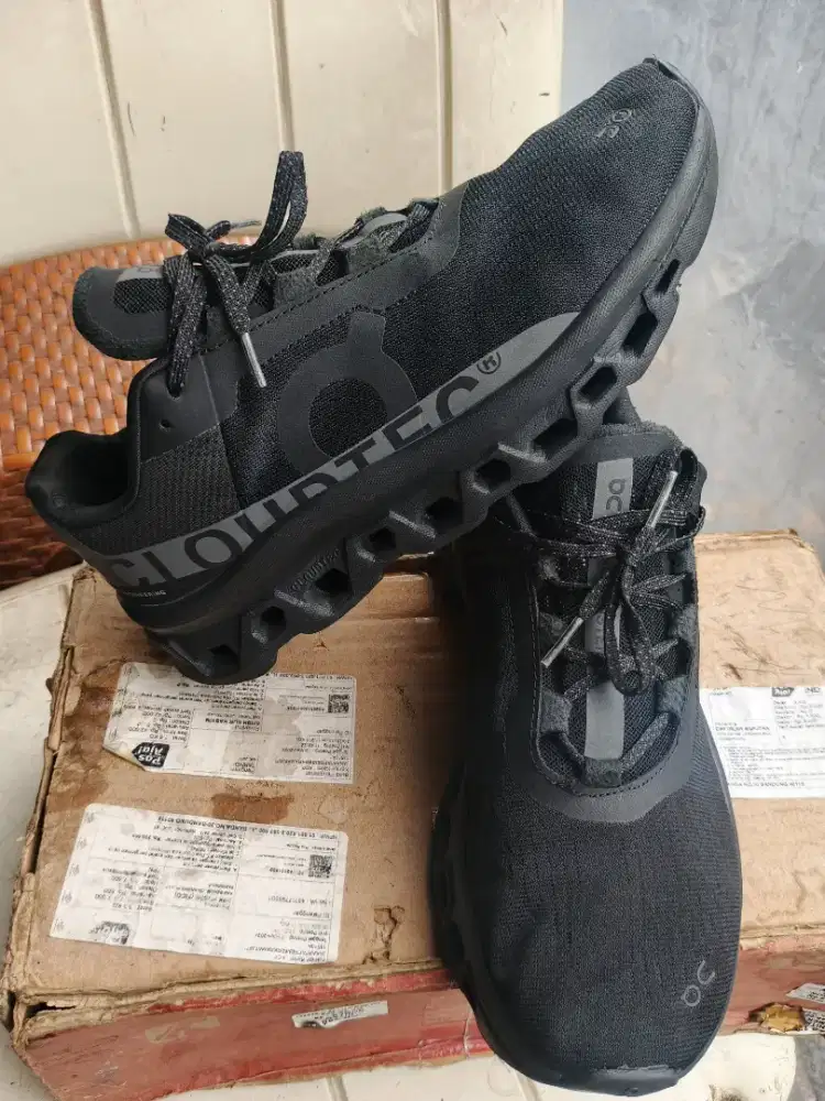 Jual sepatu onclod monster ori size 41 bisa kirim bayar cod