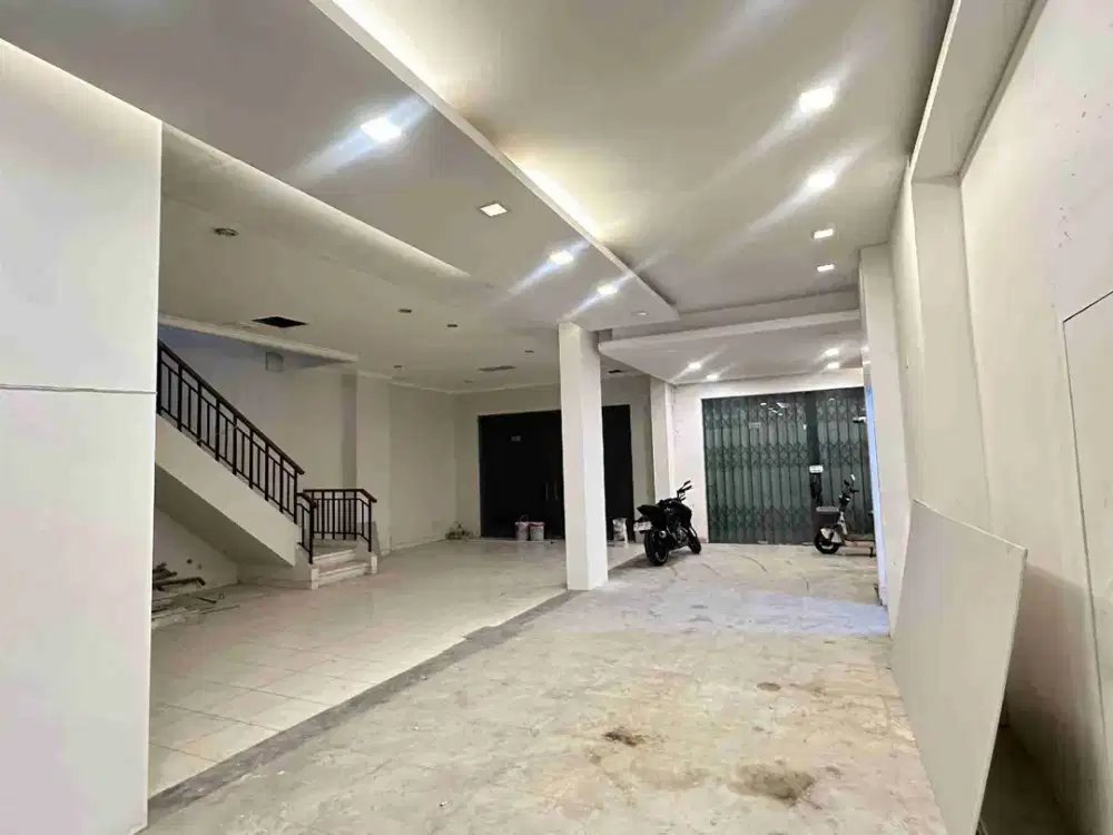 Ruko Gandeng. Siap Usaha. 3 Lantai.