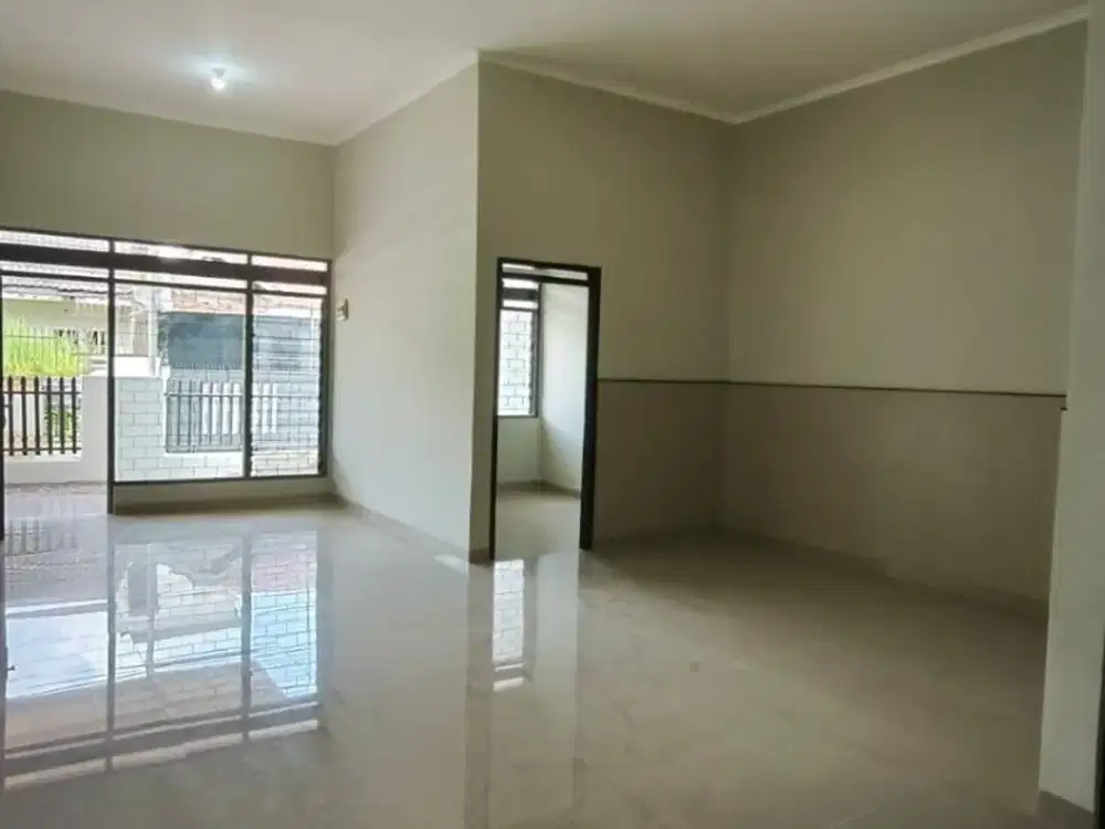 Rumah Nyaman Strategis di Komplek Dian Permai