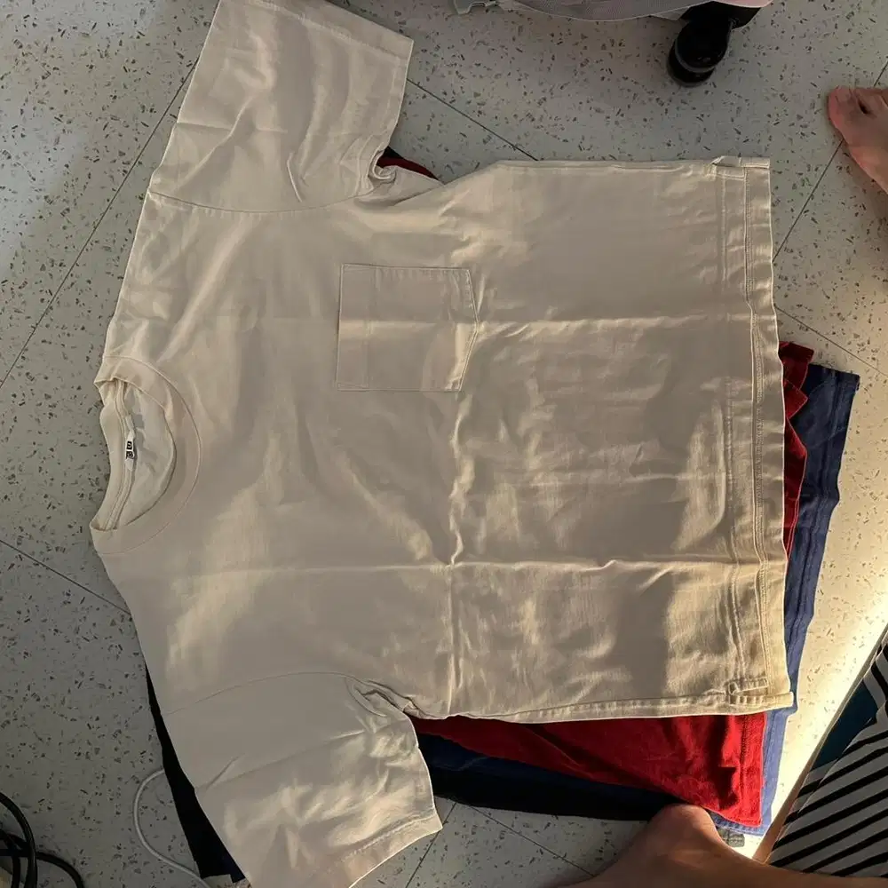 Kaos oversized Uniqlo