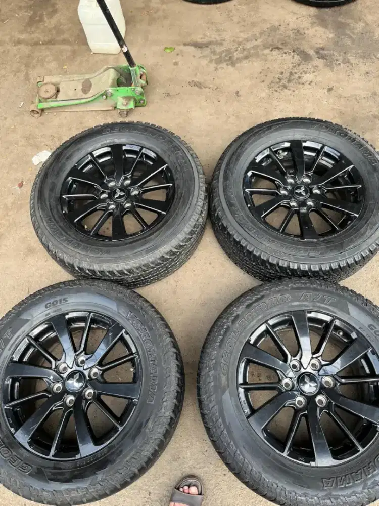 Velg original Mitsubishi Pajero sport ring 18 ban 275/60R18